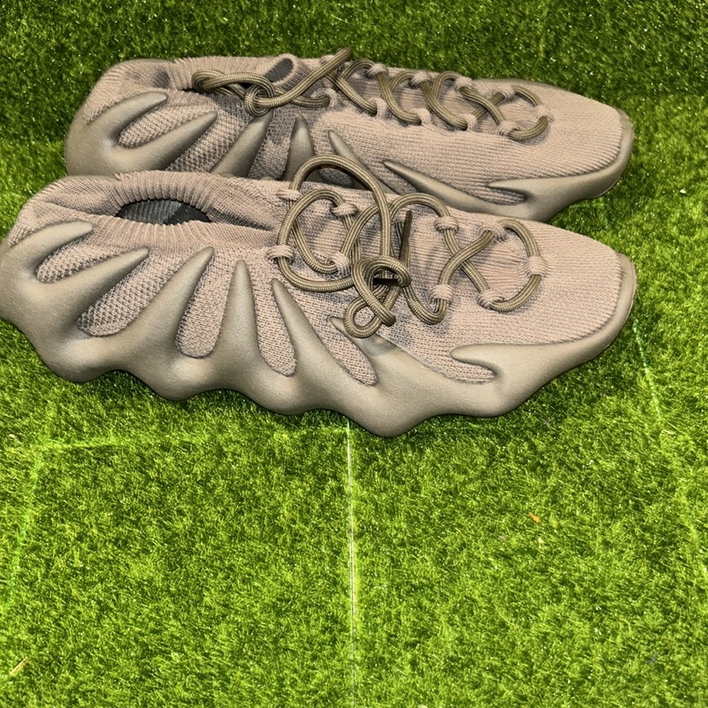 Yeezy - Picture 2 of 4